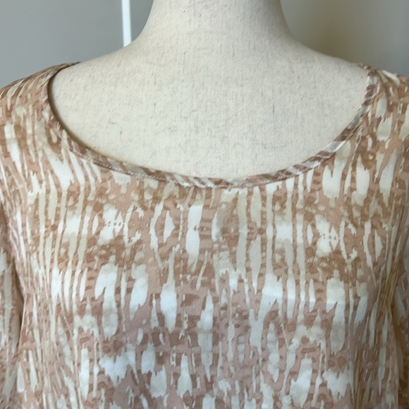 NEW!! Mystree Round Neckline Tiered Bell Sleeve Blouse-Taupe and Blush-Large - Picture 3 of 8